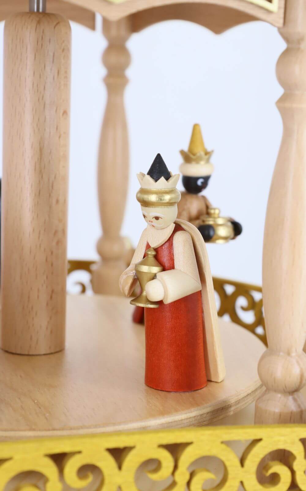 Weihnachtspyramide Christi Geburt, 4-stöckig, natur mit Goldverzierungen von Richard Glässer_5