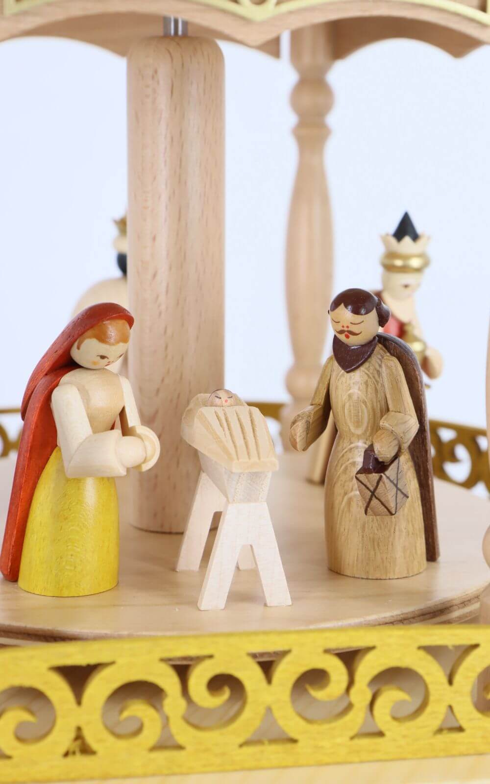 Weihnachtspyramide Christi Geburt, 4-stöckig, natur mit Goldverzierungen von Richard Glässer_4
