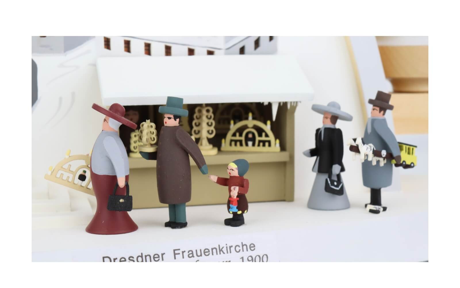 Schwibbogen Frauenkirche Dresden mit Striezelmarkt von Klaus Kolbe_1