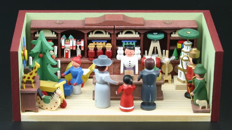 Miniaturstübchen Spielzeugladen von Gunter Flath aus Seiffen / Erzgebirge Detailgetreue Nachbildung eines Spielzeugladens aus früheren Zeiten. Dieser Laden …