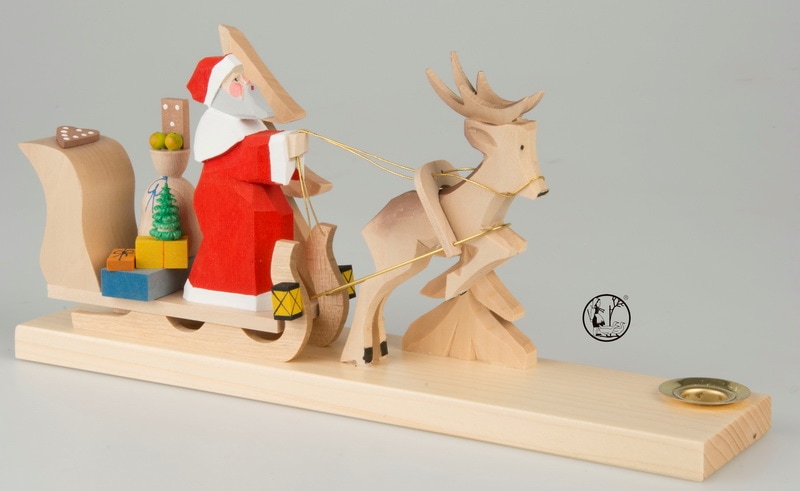 Weihnachtskerzenhalter, geschnitzter Weihnachtsmann auf Schlitten von Bettina Franke Deutschneudorf/ Erzgebirge