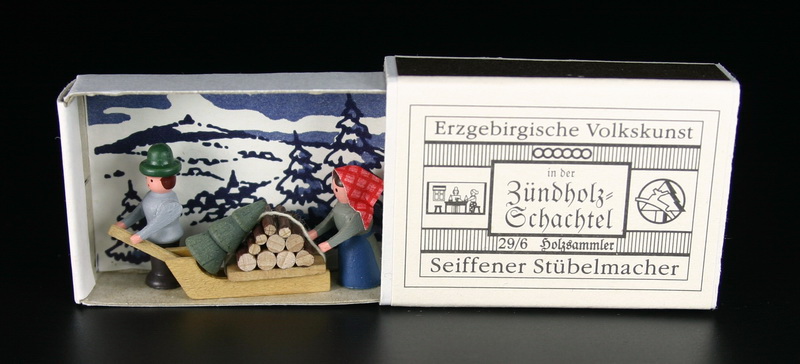 Zündholzschachtel Holzsammler von Gunter Flath aus Seiffen / Erzgebirge Detailgetreue Nachbildung eines Holzsammlers aus früheren Zeiten. Dieses Motiv wurde …