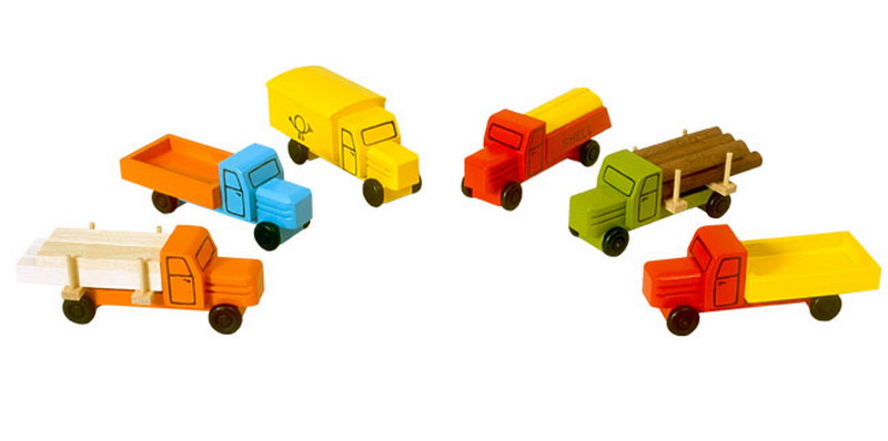 LKW gehören zu den klassischen Kinderspielzeugen im Bereich Fahrzeuge. Diese kleinen Holz LKW bieten mit ihren Kofferaufbauten viel Spielraum für Phantasie …