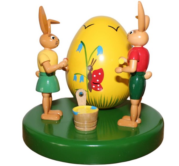 Osterhasenpaar mit großem gelben Ei, 12 cm von Holzkunst Gahlenz