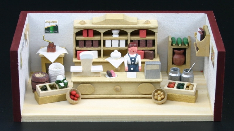 Miniaturstübchen Tante-Emma-Laden von Gunter Flath aus Seiffen / Erzgebirge Detailgetreue Nachbildung eines Tante-Emmas-Ladens aus früheren Zeiten. Dort gab …