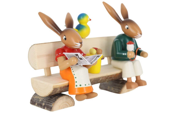 Osterhasen auf einer Bank, farbig, 13 cm von SEIFFEN.COM_2