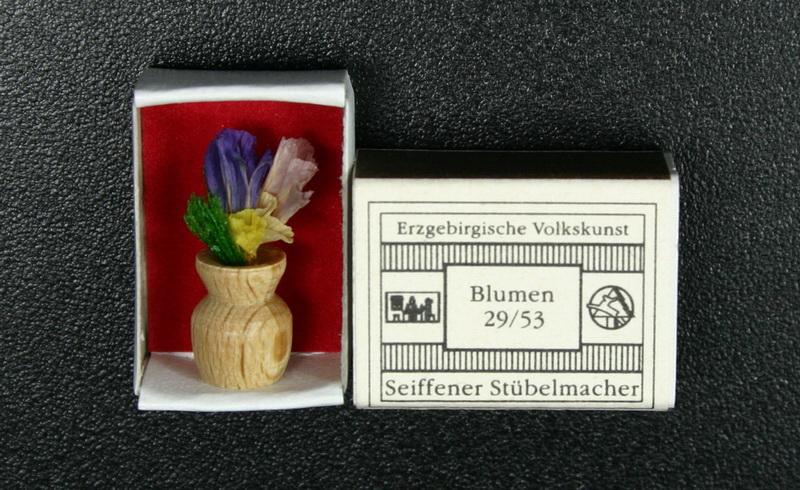 Mini - Zündholzschachtel Blumen, natur von Gunter Flath aus Seiffen / Erzgebirge Detailgetreue Nachbildung von einer Vase mit Blumen. Diese Vase wurde in eine …