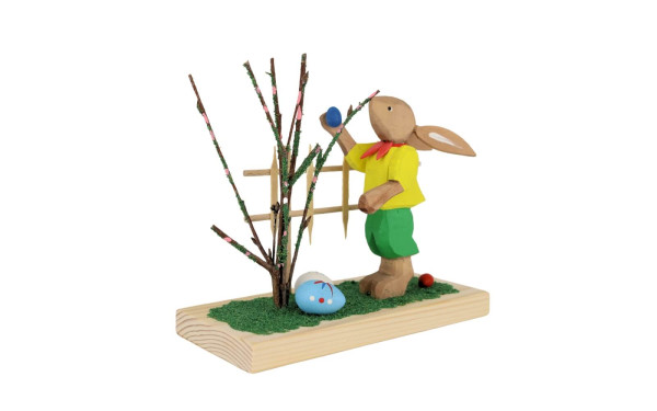 Easter bunny with garden fence, carved by Bettina Franke_2
