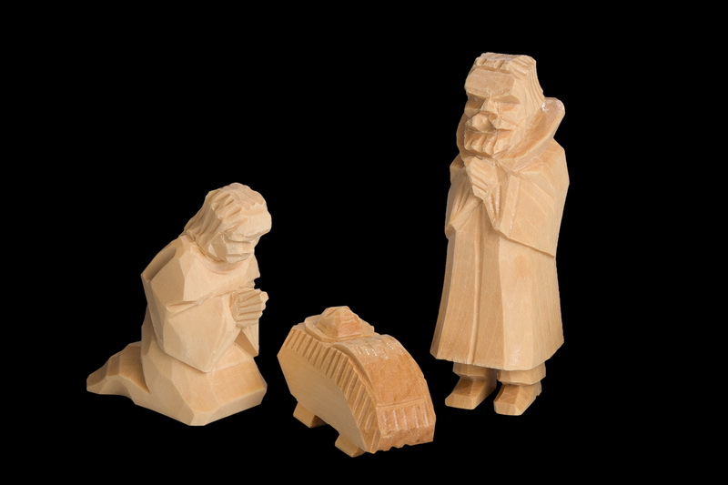 Nativity figurines Holy Family, carved, 3 pieces, natural of SEIFFEN.COM_1