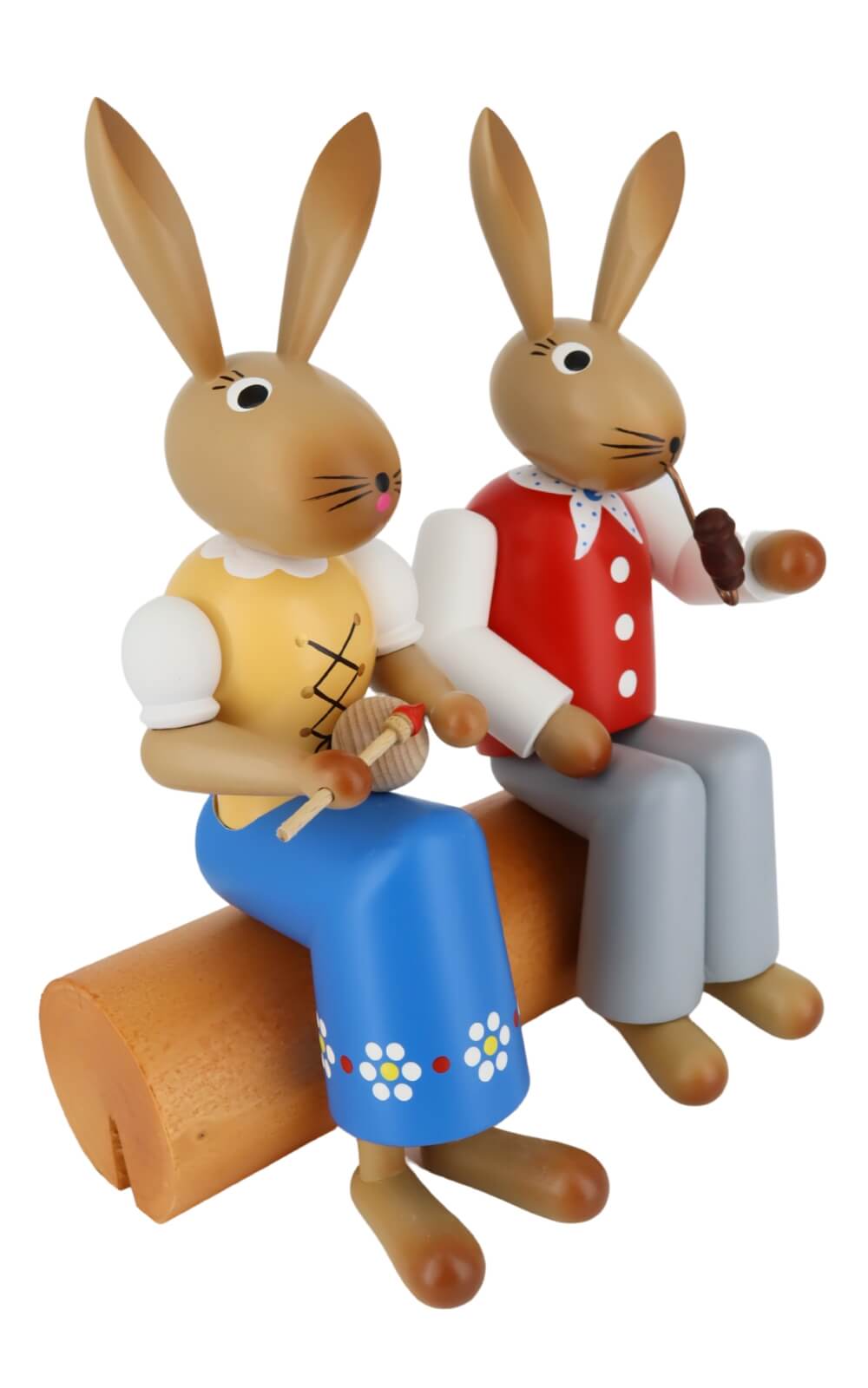 Osterhasenpaar auf Baumstamm, 24 cm von SEIFFEN.COM_2